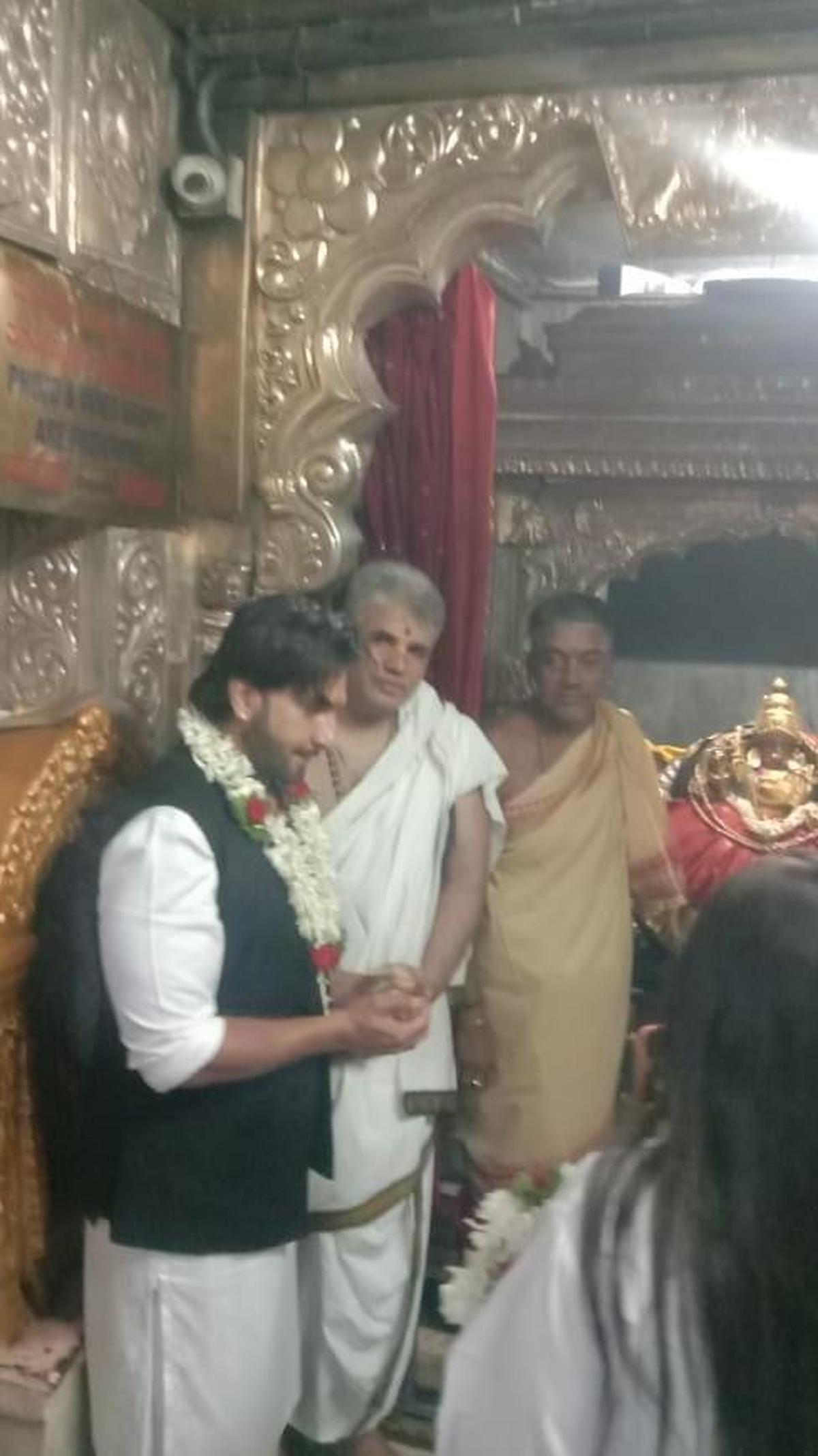 Bollywood Actor Ranveer Singh Visits Mysuru Temple Amid Controversy