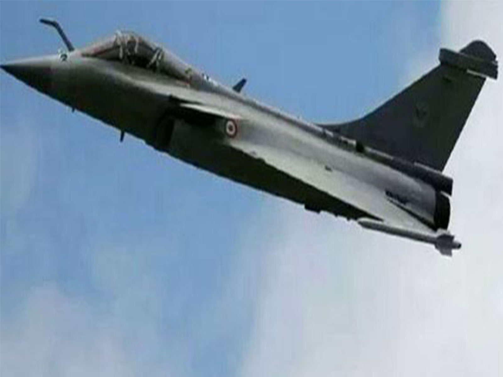 Indian Air Force Chief in France to Discuss Rafale Fighter Deal