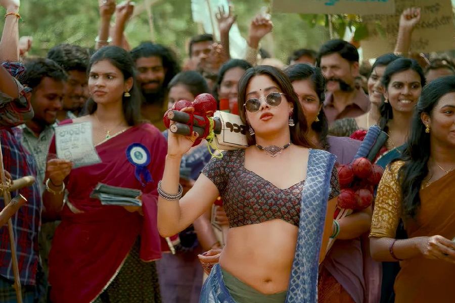 Fans Criticise Objectification of Janhvi Kapoor in 'Peddi'