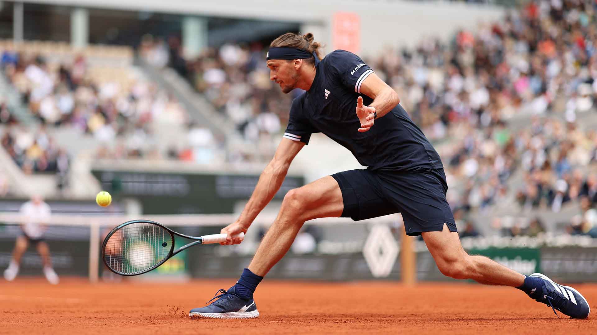 Zverev Advances to Second French Open Final After Victory Over Mensik