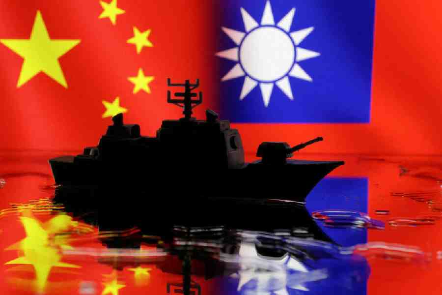 Taiwan Coast Guard in Standoff with Chinese Ships Amid Maritime Tensions