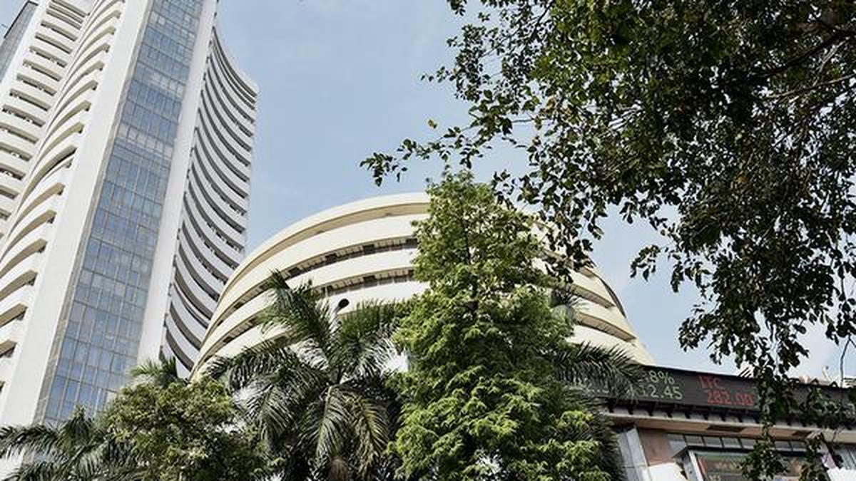 Indian Stock Market Declines Amid Global Tensions and Oil Surge