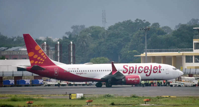 SpiceJet Faces Financial Challenges as Pilot Salaries Go Unpaid