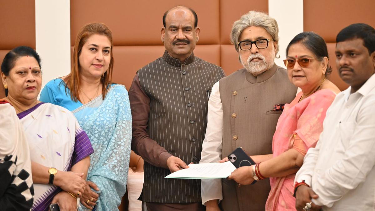 Nineteen Rebel Trinamool Congress MPs Announce Merger with NCPI
