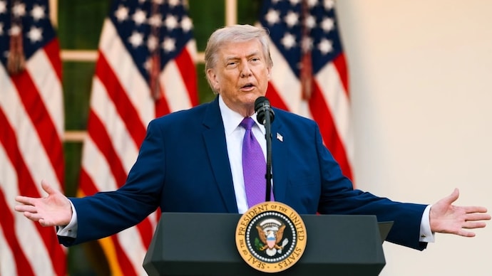 Trump Announces Movement of Ships from Strait of Hormuz Ahead of Peace Deal