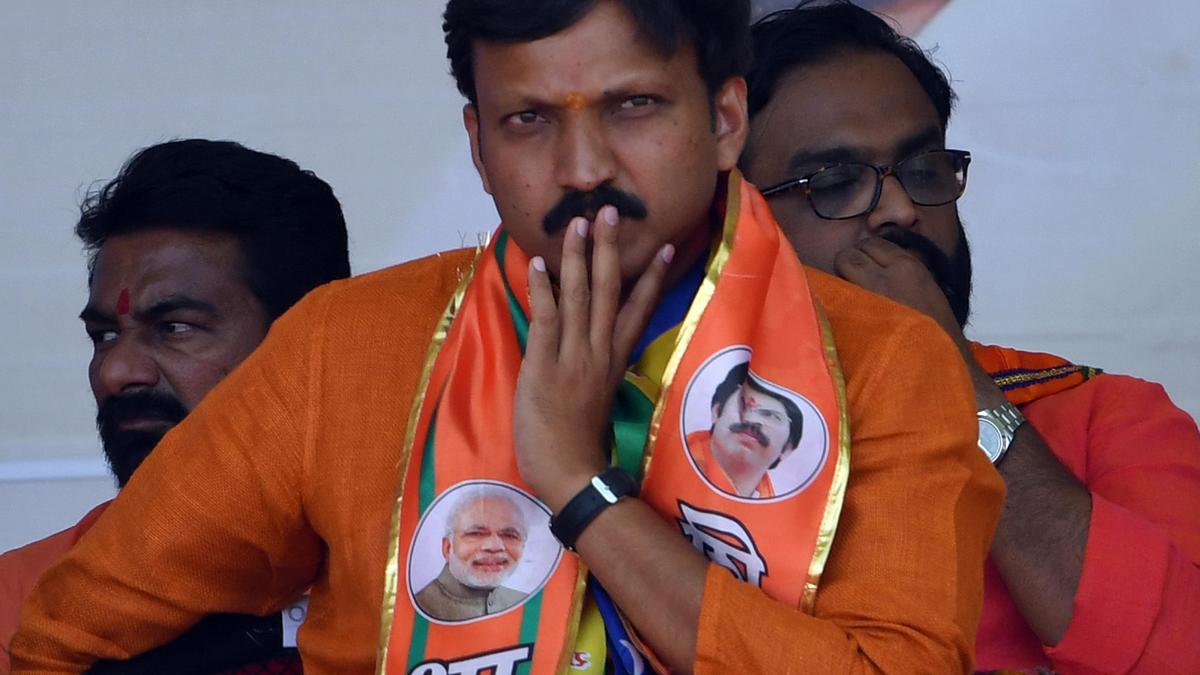 Shiv Sena MP Omraje Nimbalkar Addresses Speculations Amid Turmoil