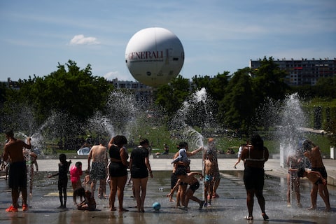 France Limits Outdoor Alcohol Consumption Amid Severe Heat Wave