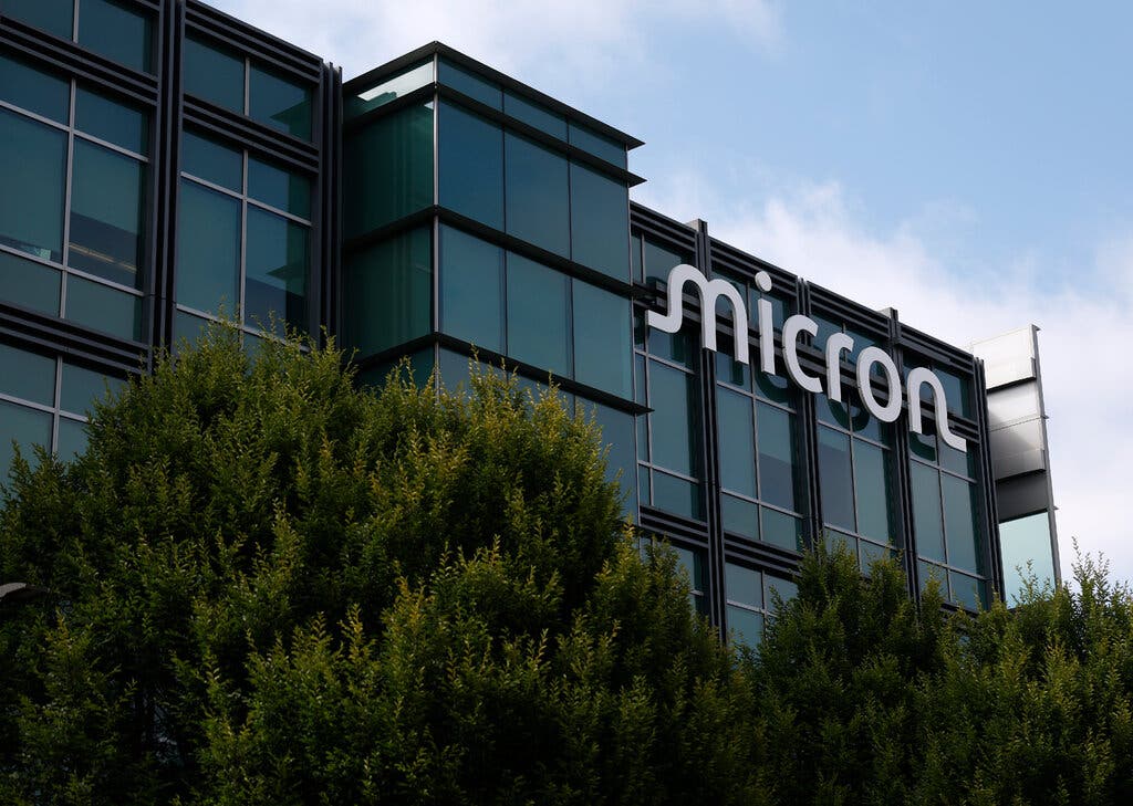 Indian-Origin CEO Sanjay Mehrotra Contributes $250 Million to Trump