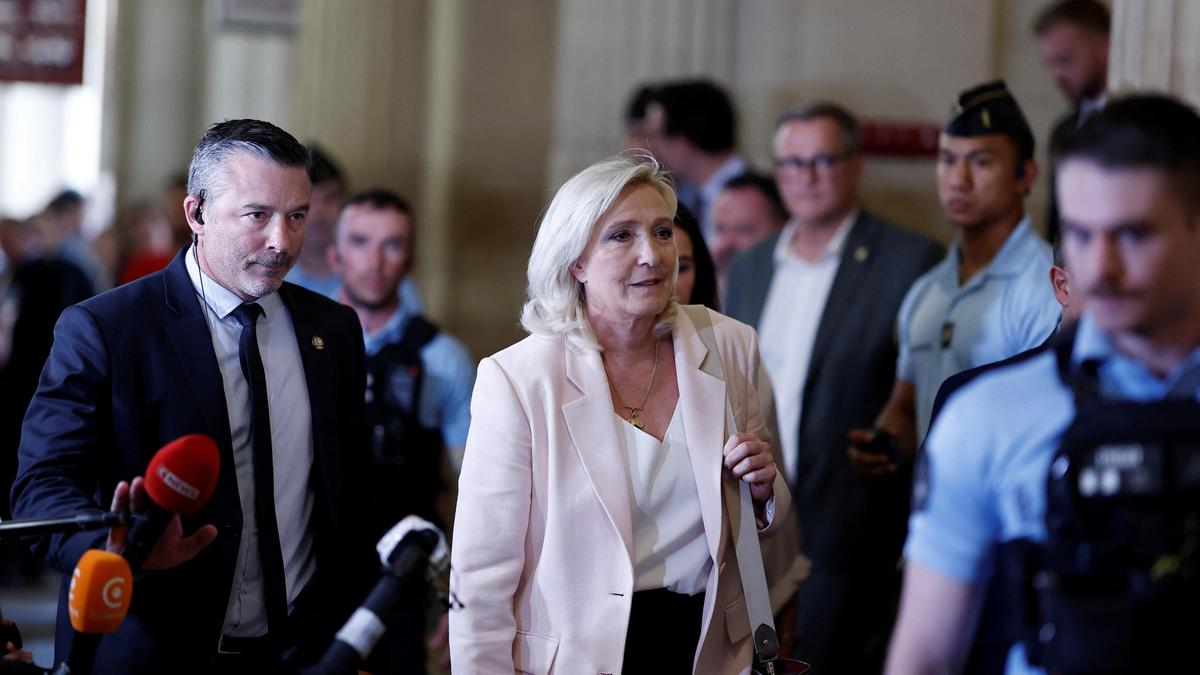 Marine Le Pen Cleared to Contest Presidential Elections with Ankle Tag