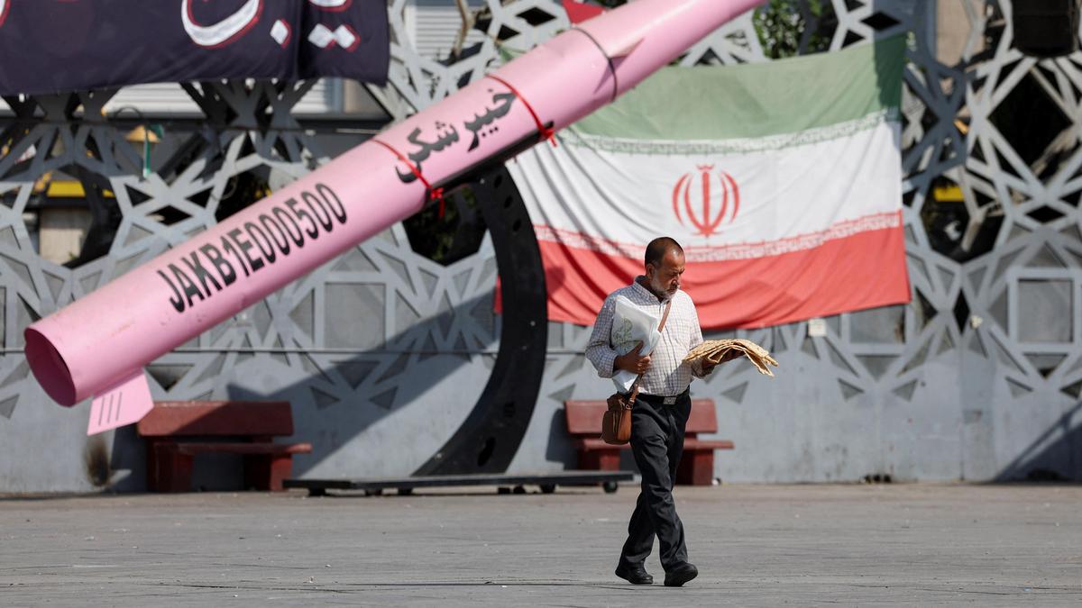 Tensions Rise in Strait of Hormuz Amid US-Iran Strikes