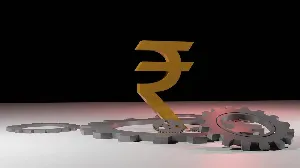 Indian Rupee Falls Below 96 Against US Dollar Amid Rising Oil Prices