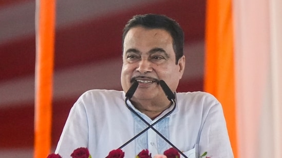 Nitin Gadkari Proposes Flying Buses for Urban Transport in India