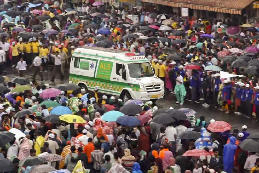 Crowds Gather for Puri Rath Yatra Celebration in Odisha