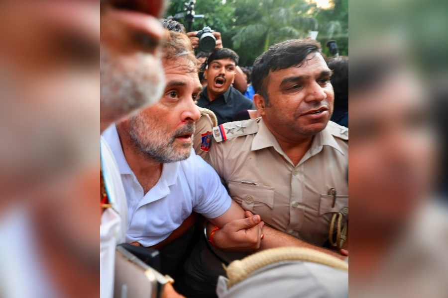 Protests Erupt in Delhi Over Climate Concerns