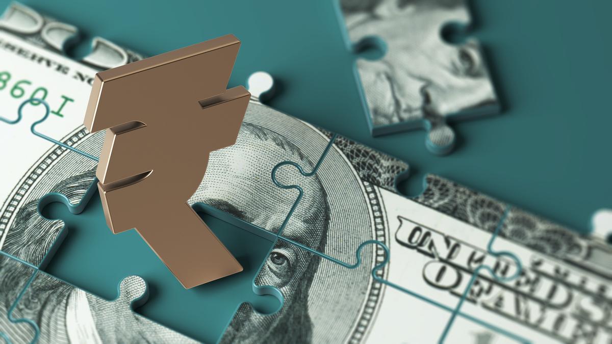 Indian Rupee Strengthens to 95.92 Against US Dollar
