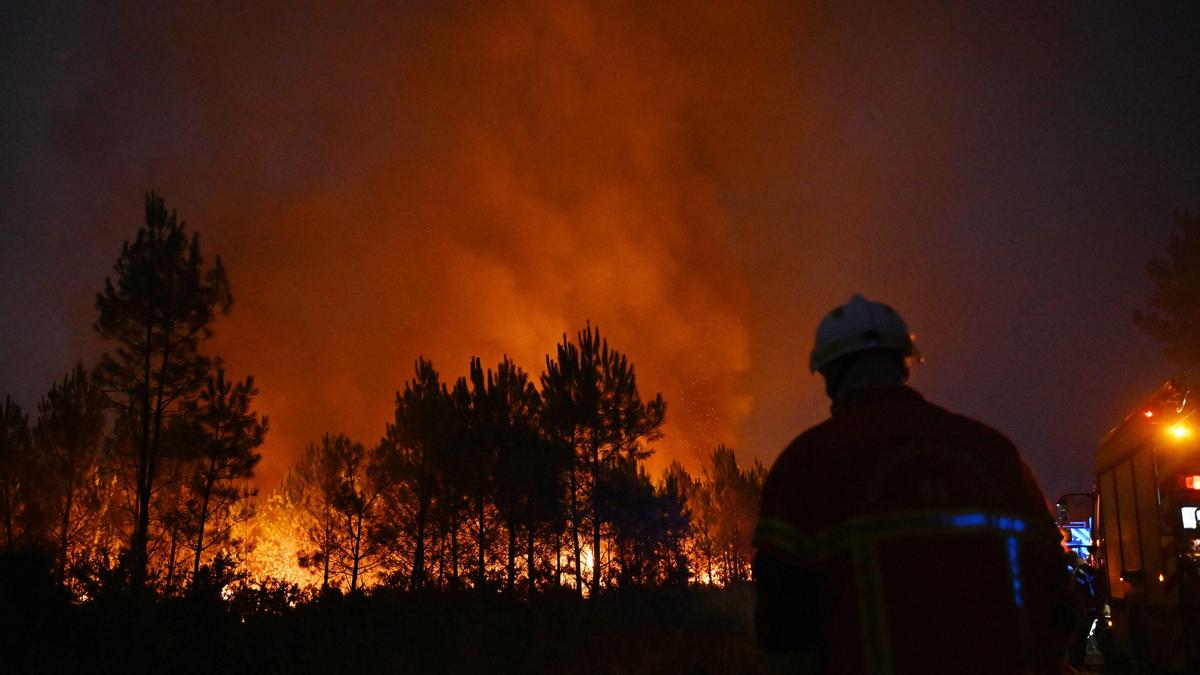 Wildfires Displace Thousands in Southwestern Europe
