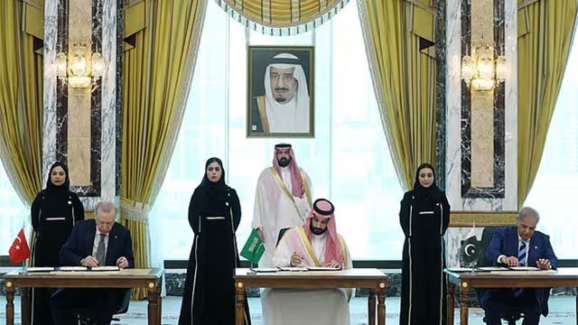 Turkey, Saudi Arabia, and Pakistan Sign Defence Pact in Mecca