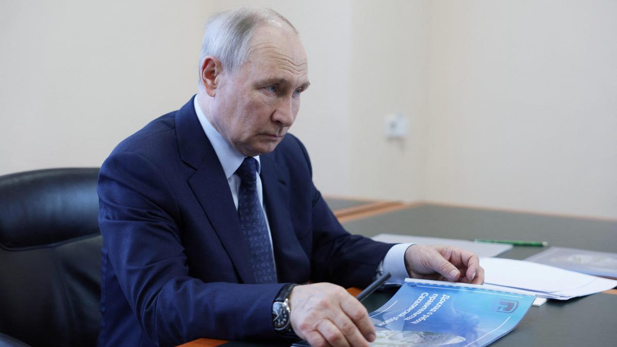 Japan PM Criticises Putin's Visit to Disputed Kuril Islands