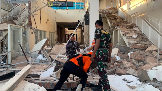 Magnitude 7.7 Earthquake Strikes Indonesia, Two Casualties Reported