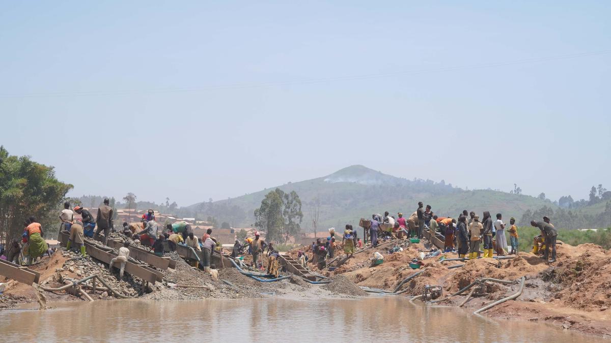 Over 100 Fatalities Reported After Gold Mine Collapse in CAR