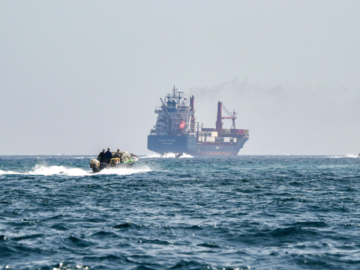 US-Iran Tensions Escalate: Commercial Shipping in Crisis
