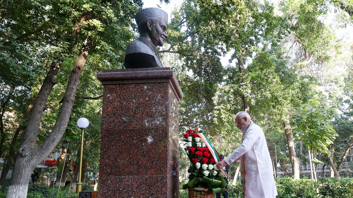 Indian Prime Minister Pays Tribute to Lal Bahadur Shastri in Tashkent
