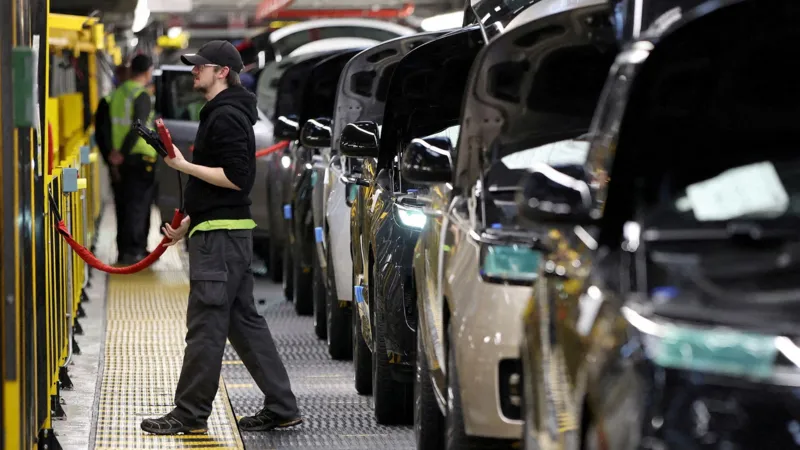 Jaguar Land Rover Announces Reduction of 4,000 Jobs in UK