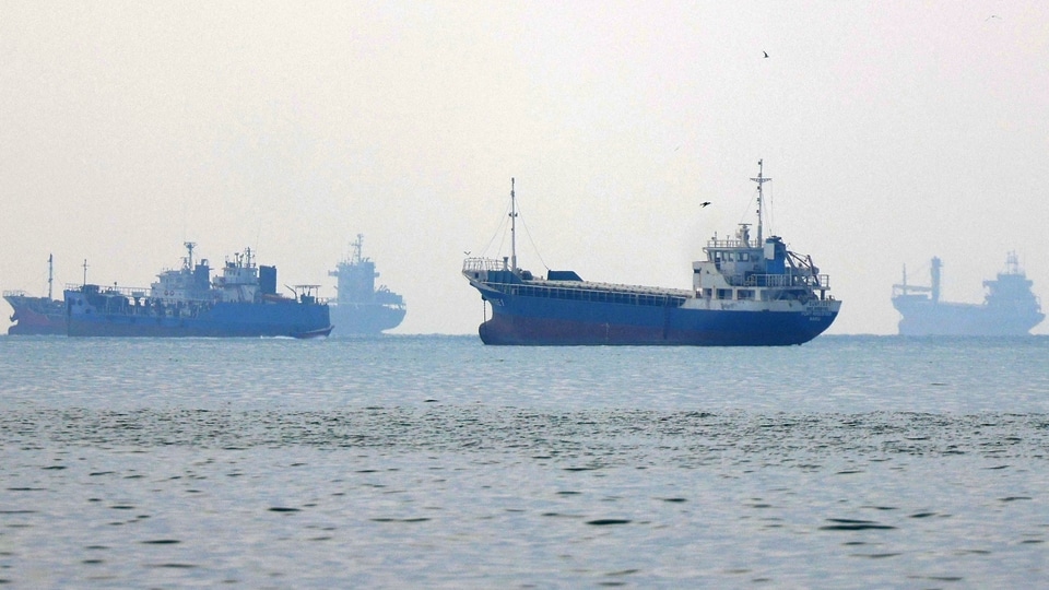 Iran Claims Capture of US Submarine Amid Tensions in Strait of Hormuz