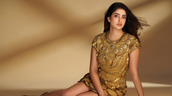 Navya Nanda Revives Classic Shweta Bachchan Look at Event
