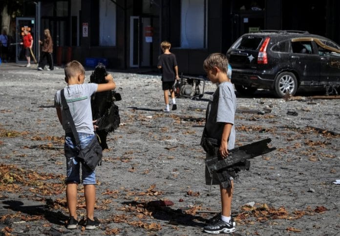 Russian Air Strikes Kill Six and Injure Dozens Across Ukraine