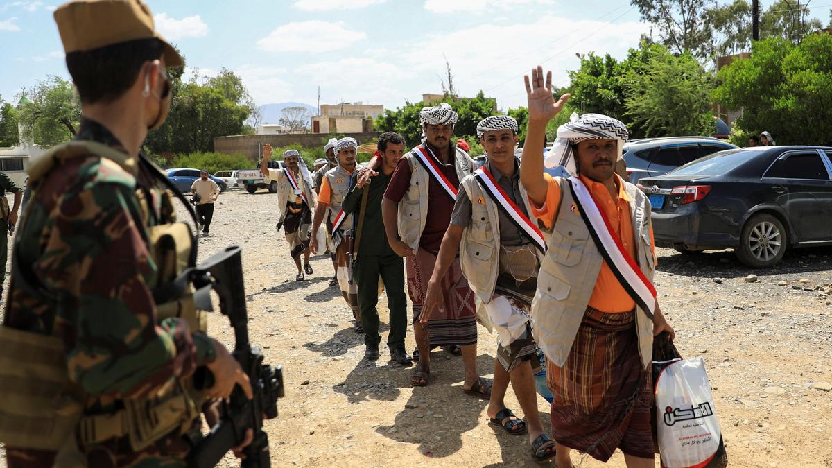 Yemen Government Launches Strikes Against Houthi Forces in Mocha