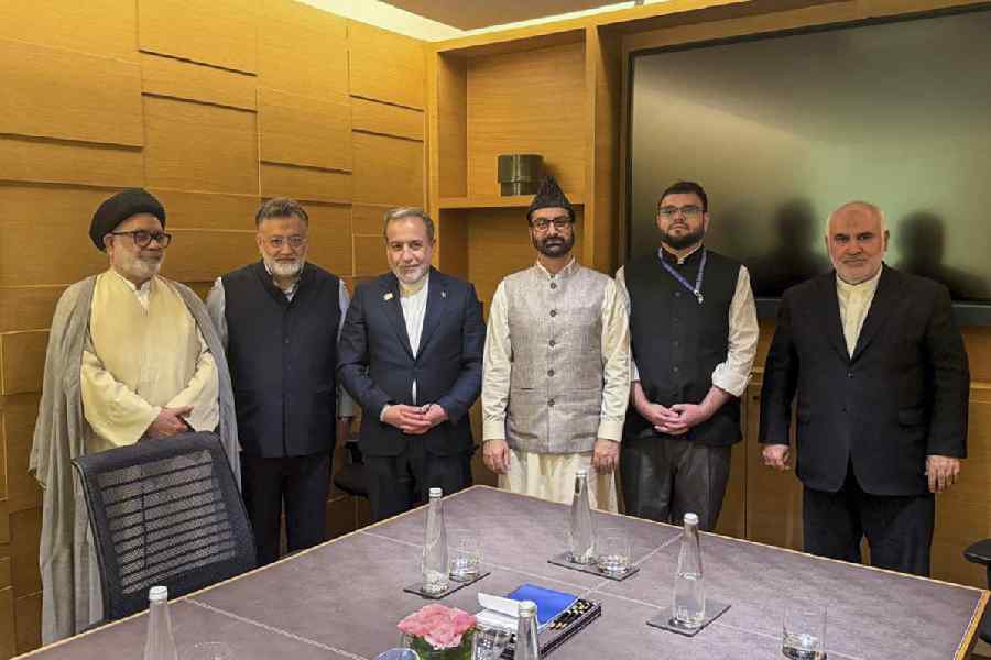 UAE and Iran Leaders Discuss Relations at BRICS Summit