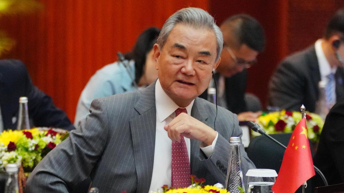 China's Foreign Minister Urges Strengthening International Ties
