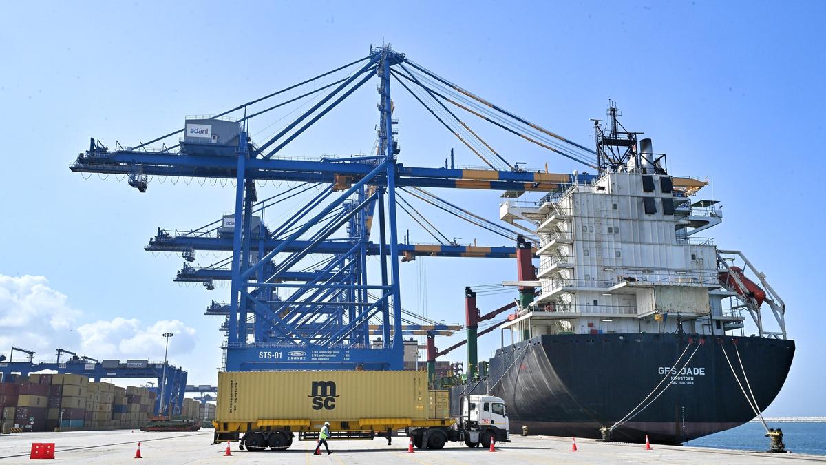 India's Trade Deficit Decreases to $26.86 Billion in August 2023