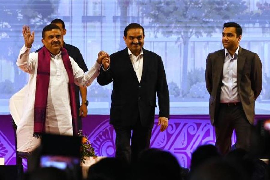 West Bengal Chief Minister Inaugurates 2,000-Bed Adani Arogya Mandir