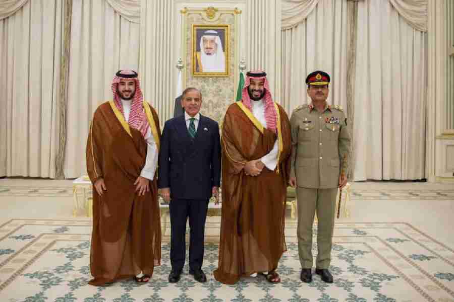 Pakistan and Turkiye Hold Urgent Talks in Response to Houthi Attacks
