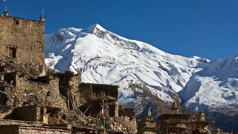 Avalanche Hits Himlung Himal Base Camp in Nepal, 10 Missing