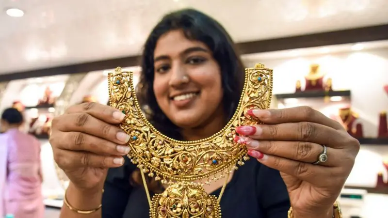 Precious Metal Prices Plunge Amid Global Market Concerns