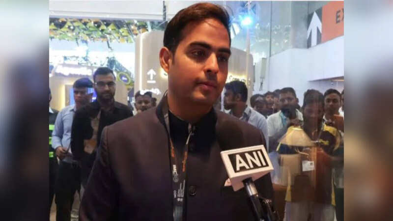Akash Ambani Highlights Jio's IPO as Major Milestone for Shareholders