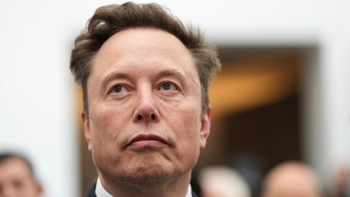 Elon Musk Criticises Mukesh Ambani Over Starlink Launch Delay