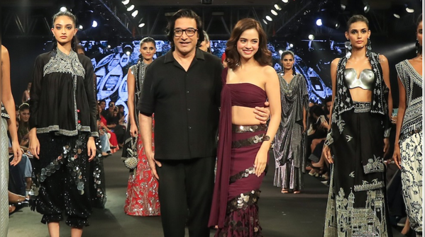 Nitanshi Goel Shines as Showstopper for Suneet Varma at Fashion Week