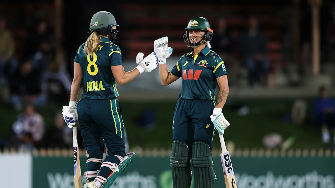 Australia Takes Lead Against New Zealand in Thrilling T20 Match
