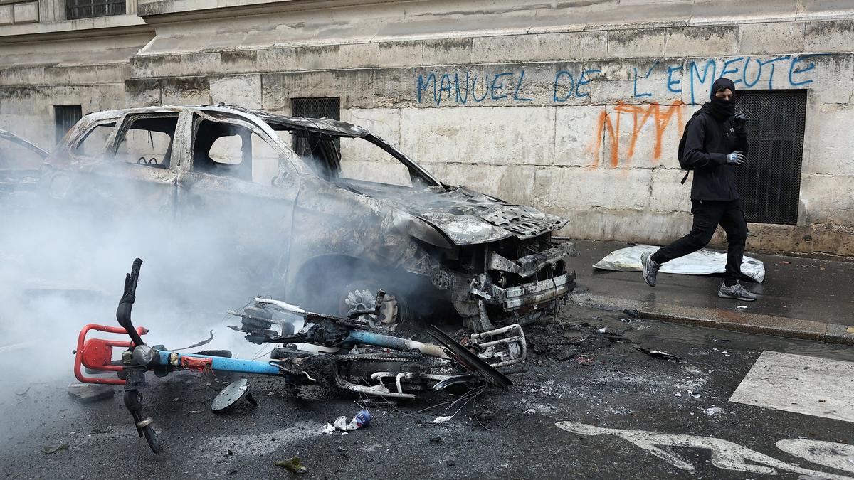 Trump Criticises Macron Over France's Ongoing Riots Amid Curfews