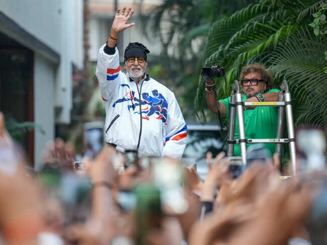 Amitabh Bachchan Takes Break from Social Media for Health Reasons