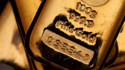 Gold Prices Experience Significant Weekly Decline Amid Weak Demand