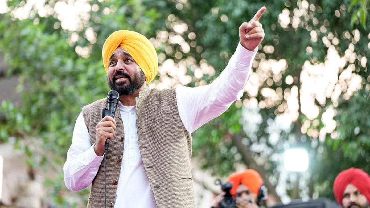 Punjab Chief Minister Claims Delayed Detention at Delhi Airport