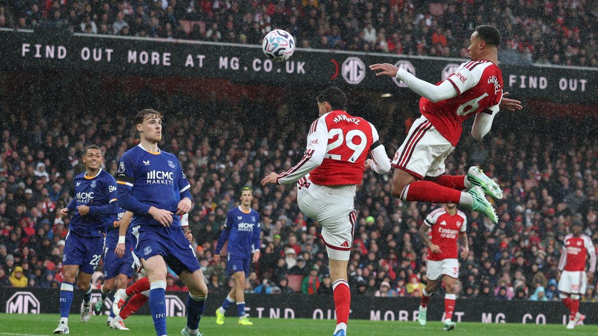 Arsenal Defeats Everton, Securing Joint Lead in Premier League