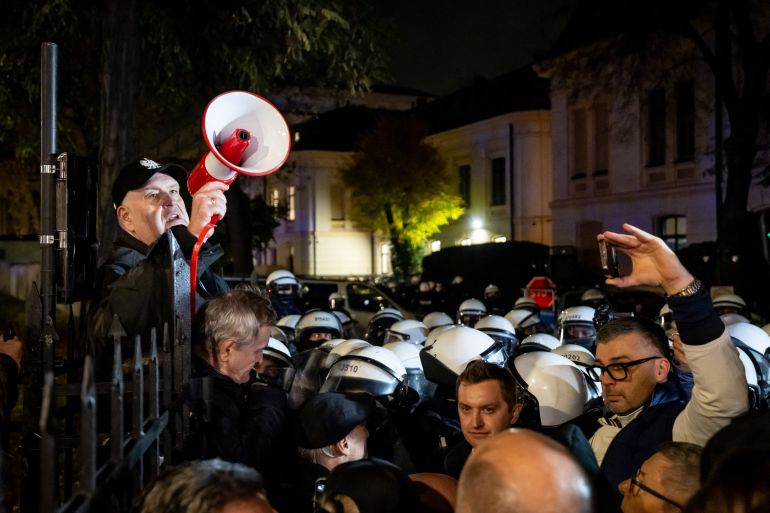 Poland Deploys Police to Constitutional Court Amid Judge Suspension